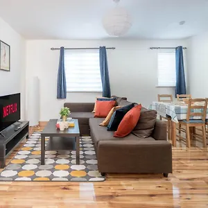 Apartment 2 Bedroom Flat Near Excel, London
